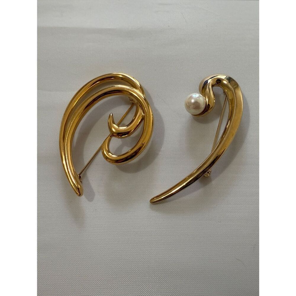 Vintage 2 Lot Trifari and Unsigned Faux Pearl and Goldtone Statement Brooch